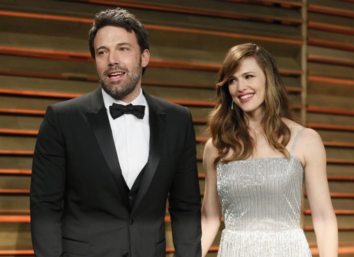 © Reuters. Ator Ben Affleck e sua esposa, a atriz Jennifer Garner, chegam para festa do Oscar da Vanity Fair em West Hollywood, nos Estados Unidos