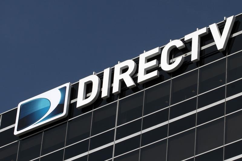 © Reuters. The headquarters building of U.S. satellite TV operator DirecTV is seen in Los Angeles