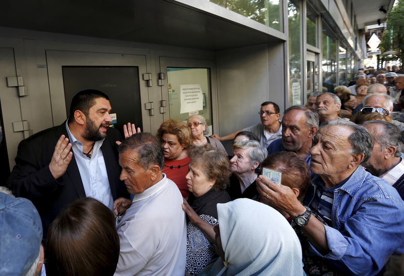 © Reuters. Tsipras, dispuesto a aceptar con condiciones el rescate; los acreedores, escépticos 