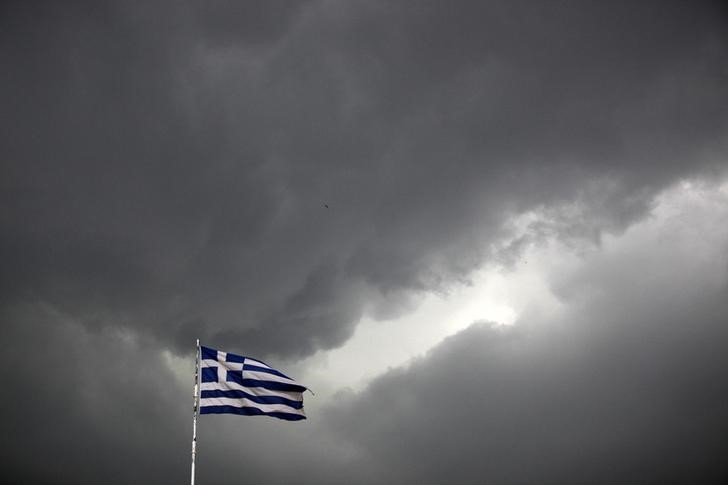 © Reuters. Bandeira grega vista em Atenas