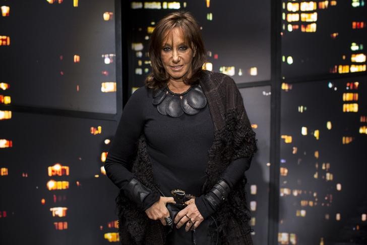© Reuters. Designer Donna Karan poses for a portrait before presenting the Donna Karan New York Fall/Winter 2015 collection at New York Fashion Week