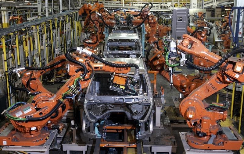 © Reuters. Auto assembly line robots weld on the frame of  2009 Dodge Ram pick-up trucks at the Warren Truck Assembly Plant in Warren, Michigan