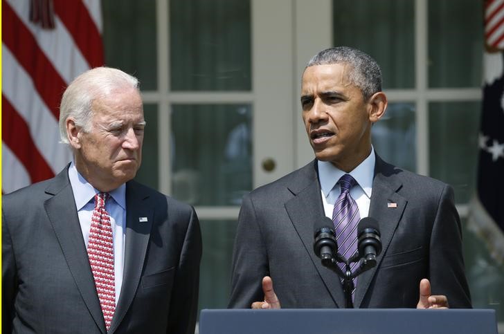 © Reuters. أوباما يعلن رسميا أنه وافق على إعادة العلاقات الدبلوماسية مع كوبا