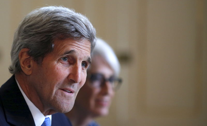 © Reuters. كيري: ايران والقوى العالمية تحقق تقدما لكن لا تزال توجد قضايا صعبة