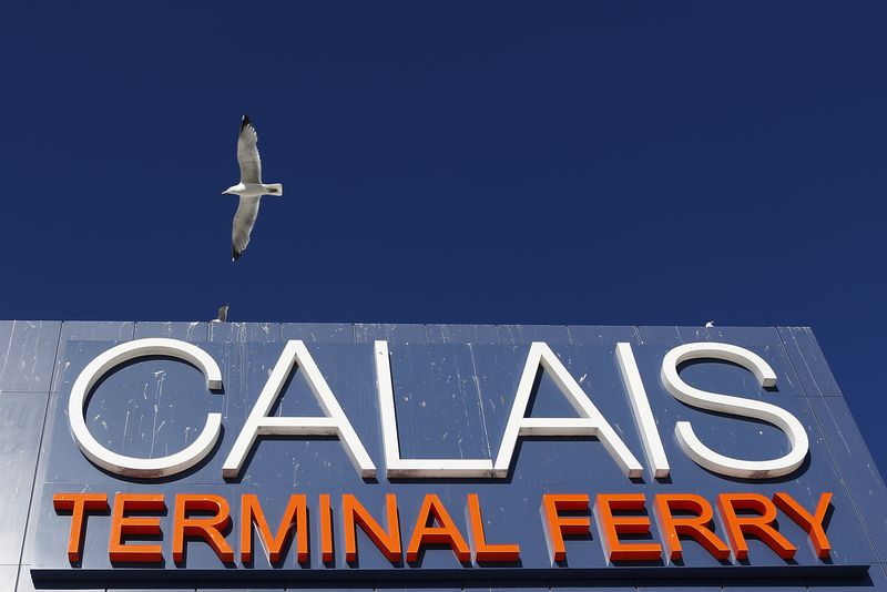 © Reuters. FIN PROGRESSIVE DU BLOCAGE DU PORT DE CALAIS