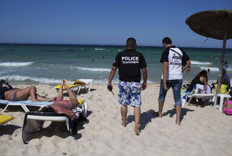 © Reuters. Tourist police officers patrol at the beach in Sousse,