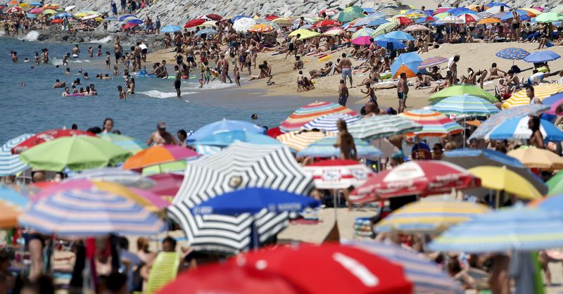 © Reuters. Barcelona suspende la concesión de nuevas licencias turísticas 