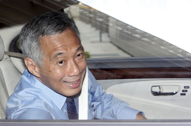 © Reuters. رئيس وزراء سنغافورة يدلي بشهادته أمام المحكمة في قضية قذف ضد مدون