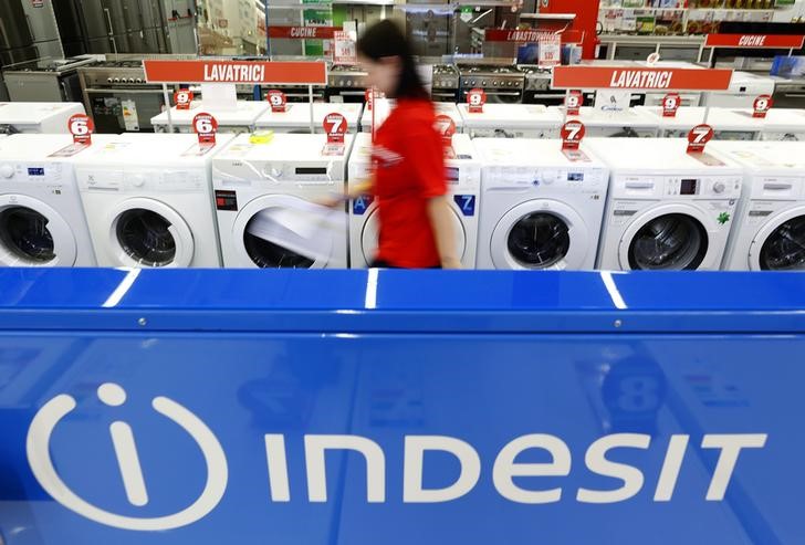 © Reuters. The Indesit logo is seen in a shopping center in Rome