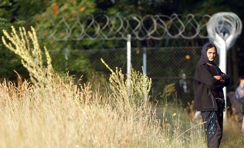 © Reuters. Hungría empezará a construir una valla en su frontera con Serbia en semanas