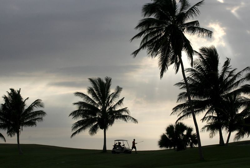 © Reuters. File picture shows a man walking in a golf course in Varadero, Cuba