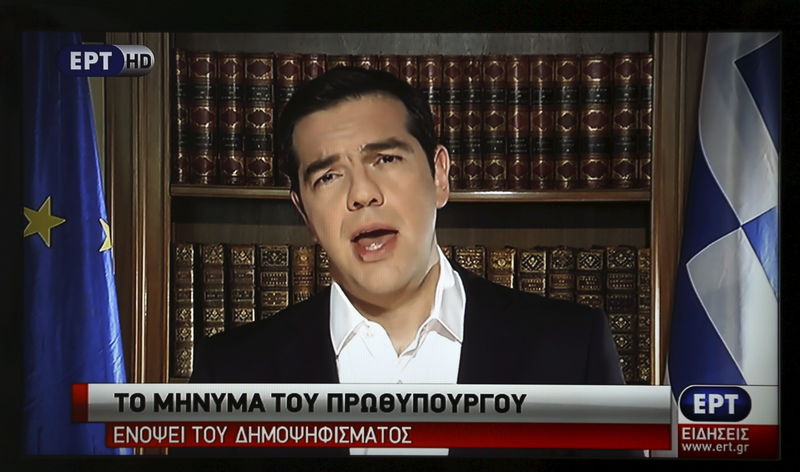 © Reuters. Premiê grego, Alexis Tsipras, durante discurso televisionado