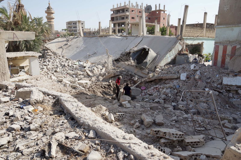 © Reuters. Ejército sirio bombardea a rebeldes que tratan de tomar Alepo