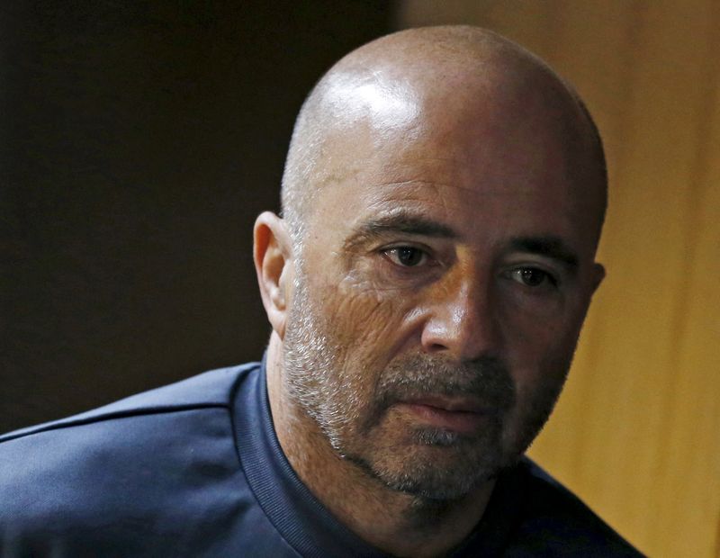 © Reuters. Técnico da seleção chilena, Jorge Sampaoli, durante entrevista coletiva no Estádio  Nacional, em Santiago