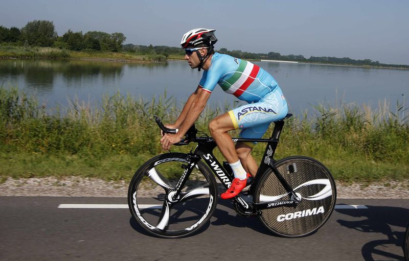 © Reuters. Astana rider Vicenzo Nibali of Italy cycles during a team training session in Utrecht