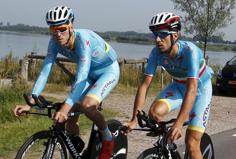 © Reuters. Astana rider Nibali of Italy cycles with team mate Dutch rider Boom during a training session in Utrecht