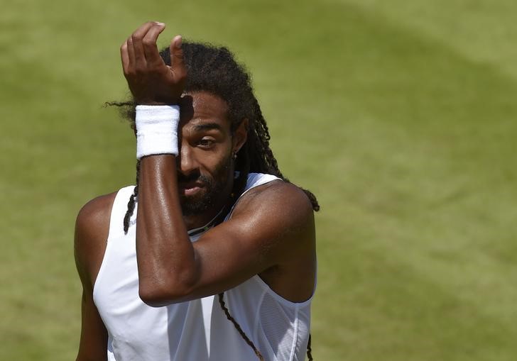 © Reuters. Brown, verdugo de Nadal en Wimbledon, cae en la tercera ronda ante Troicki