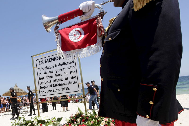 © Reuters. Túnez declara el estado de emergencia tras el atentado contra el hotel