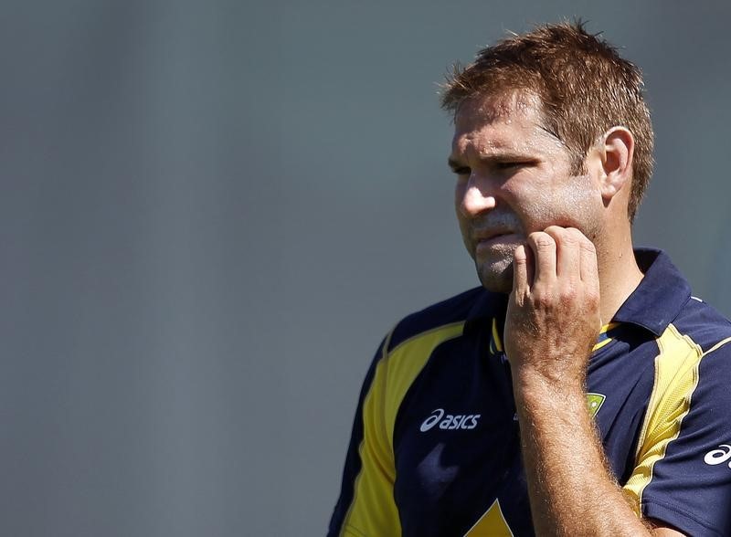 © Reuters. Australia's Harris pauses during a net session at the Sydney Cricket Ground