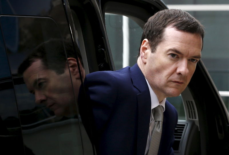 © Reuters. Ministro británico encuentra 12.000 mlns libras en recortes bienestar