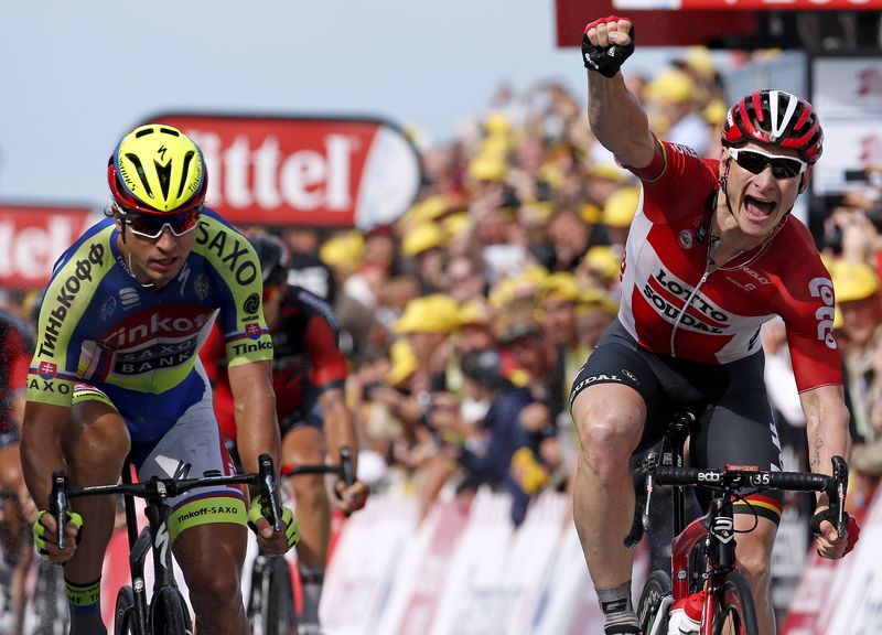 © Reuters. Lotto-Soudal rider Greipel of Germany celebrates as he wins the 166-km (103.15 miles) second stage of the 102nd Tour de France cycling race from Utrecht to Zeeland
