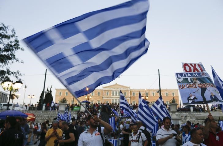 © Reuters. Grecia, "no" in netto vantaggio nel referendum, sfida all'Europa