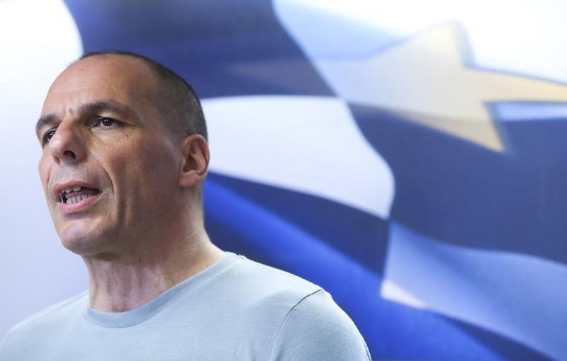 © Reuters. وزير مالية اليونان يقول إن "لا" ستدعم اوروبا
