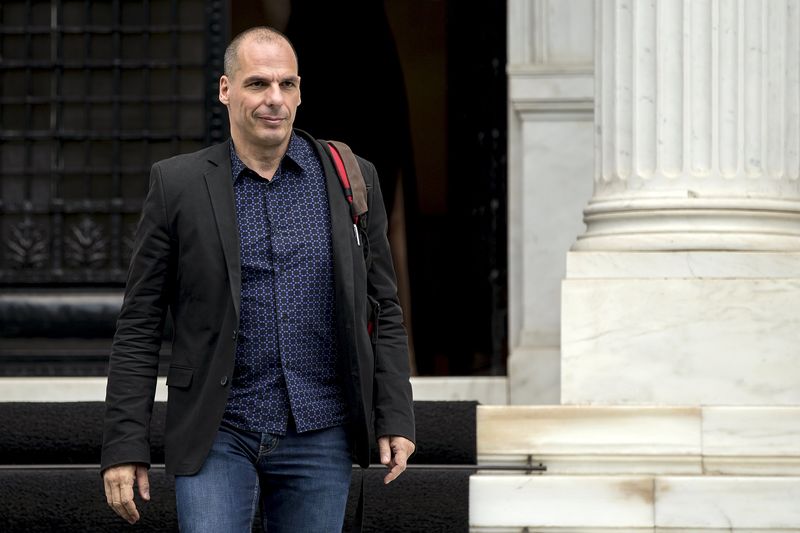 © Reuters. Varoufakis dimite como ministro de Finanzas griego