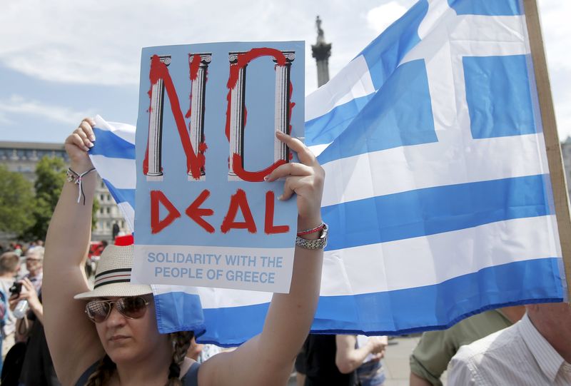 © Reuters. Rentabilidad de deuda del sur de Europa sube pero sin pánico tras "no" griego