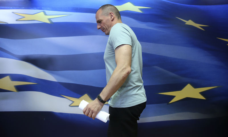 © Reuters. Ministro das Finanças grego, Yanis Varoufakis, durante discurso em Atenas