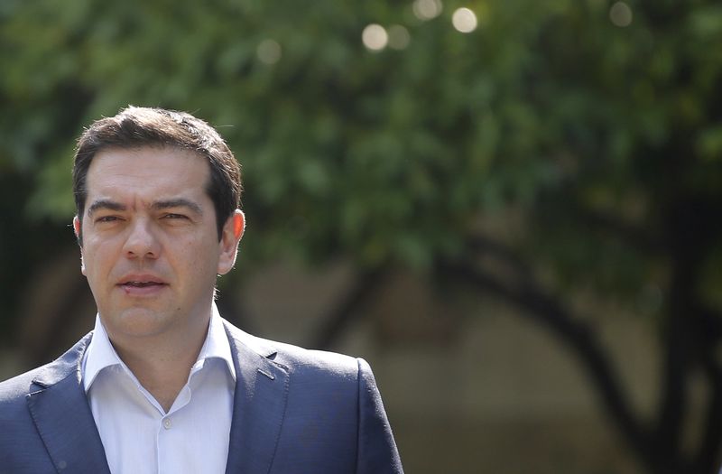 © Reuters. تسيبراس وميركل يتفقان على تقديم مقترح يوناني بشأن المساعدات