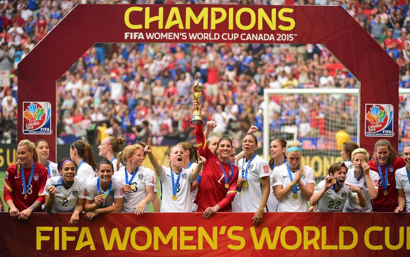 © Reuters. Deportistas y políticos reaccionan al triunfo de EEUU en Mundial femenino