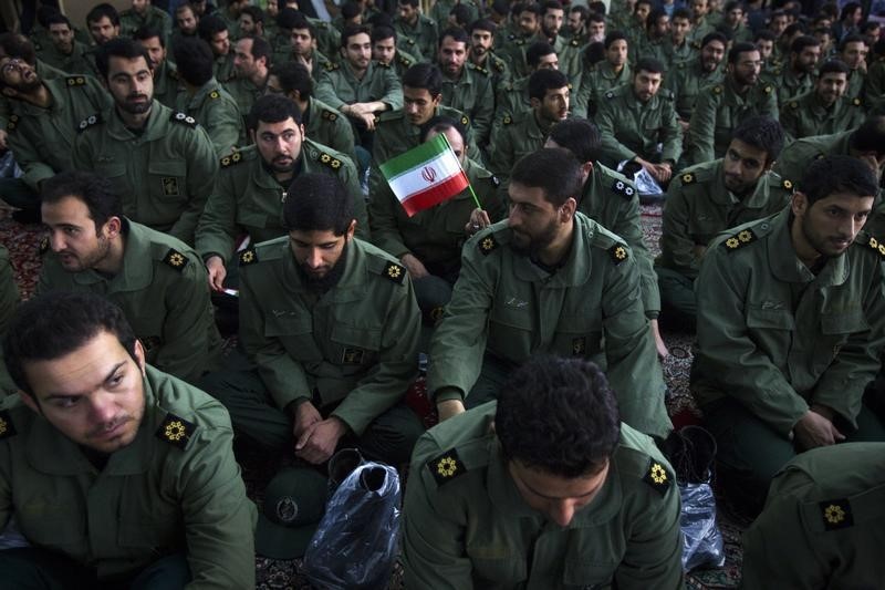 © Reuters. Members of the revolutionary guard attend the anniversary ceremony of Iran's Islamic Revolution at the Khomeini shrine in the Behesht Zahra cemetery