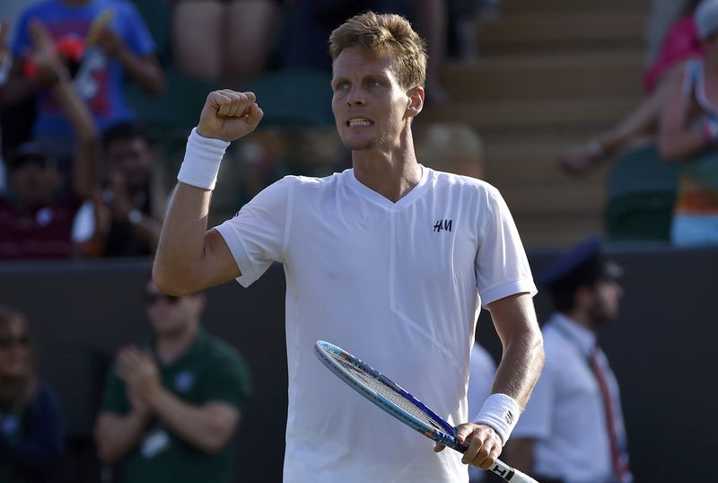 © Reuters. Tomas Berdych of the Czech Republic celebrates after winning his match against Pablo Andujar of Spain at the Wimbledon Tennis Championships in London
