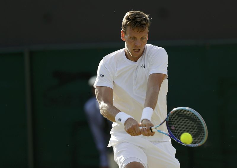 © Reuters. Tomas Berdych of the Czech Republic hits a shot during his match against Gilles Simon of France at the Wimbledon Tennis Championships in London