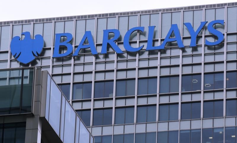 © Reuters. The logo of Barclays bank is seen at its office in the Canary Wharf business district of London