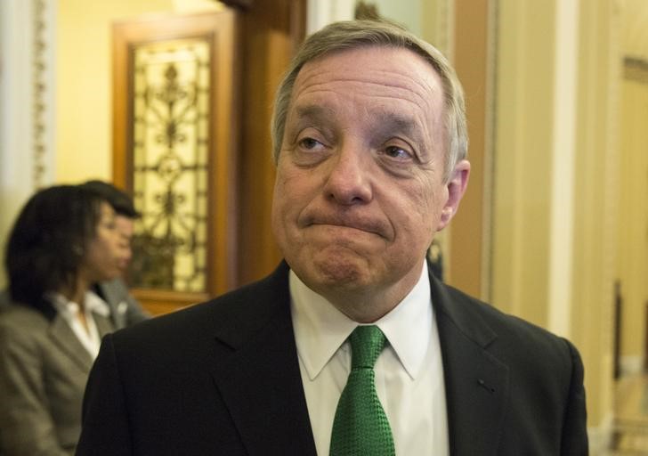 © Reuters. Senator Richard Durbin speaks to reporters before a cloture vote on funding for the Department of Homeland Security