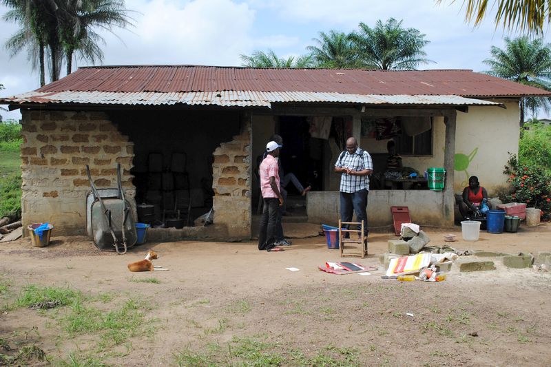 © Reuters. Casa de Abraham Memaigar, de 17 anos, que teve infecção por Ebola confirmada