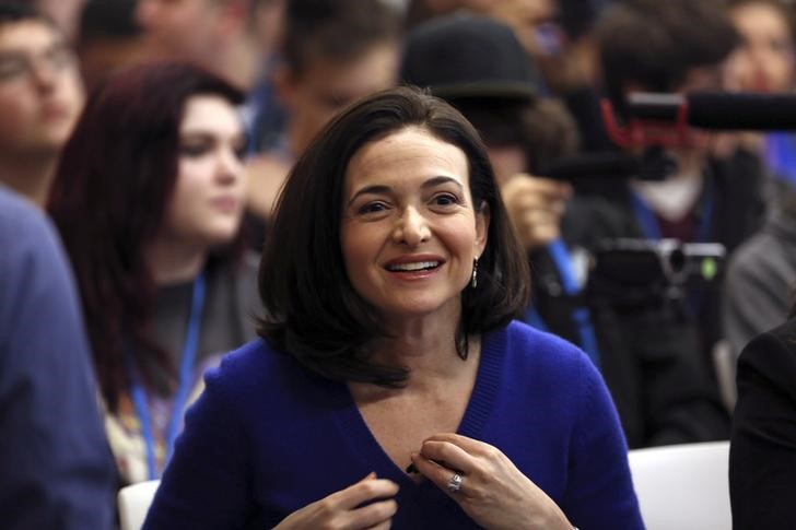 © Reuters. Facebook COO Sheryl Sandberg looks on at the Facebook headquarters in Menlo Park