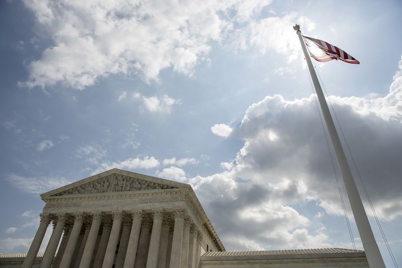 © Reuters. File photo of the U.S. flag flying in front of the Supreme Court in Washington