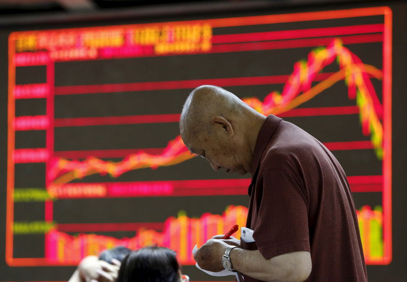 © Reuters. China dice tener capacidad para lidiar con los riesgos económicos 