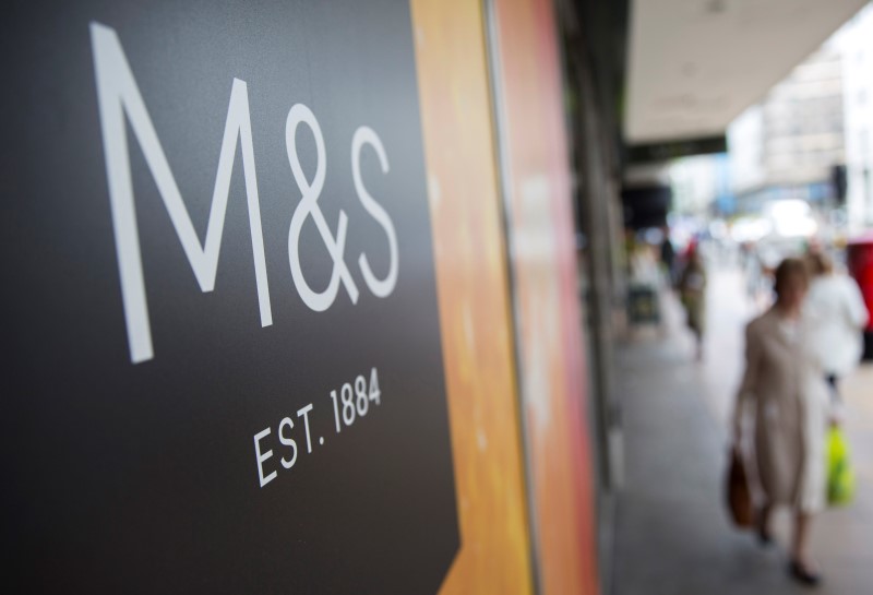 © Reuters. BAISSE DES VENTES HORS ALIMENTATION DE MARKS & SPENCER