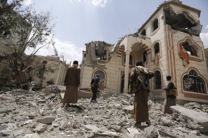 © Reuters. Mueren 100 personas en Yemen por ataques aéreos