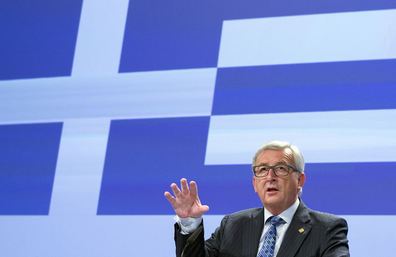 © Reuters. Juncker dice que Grecia debe hacer propuestas y quiere evitar un "Grexit" 