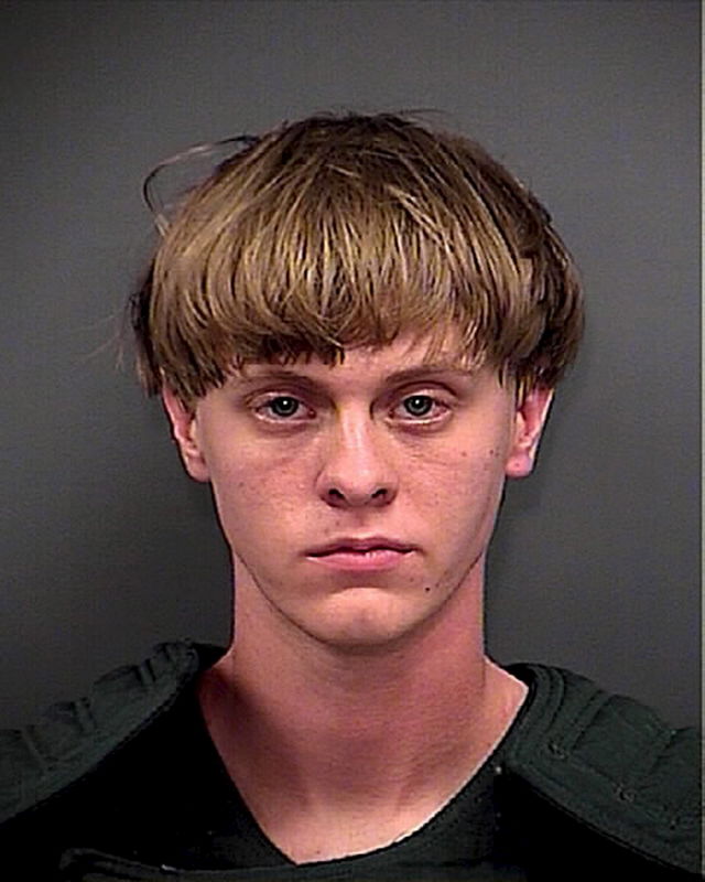 © Reuters. Charleston County Sheriff's Office handout booking photo of Dylann Roof 