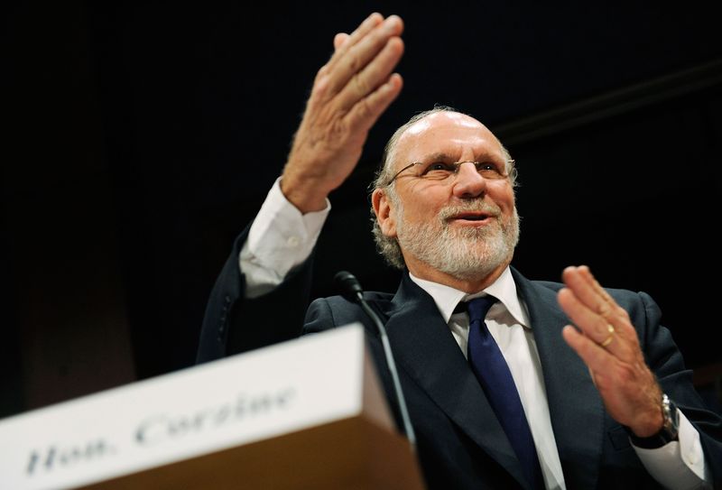 © Reuters. Corzine gestures as he testifies before a House Financial Services Committee Oversight and Investigations Subcommittee hearing on the collapse of MF Global, at the U.S. Capitol in Washington in this file photo