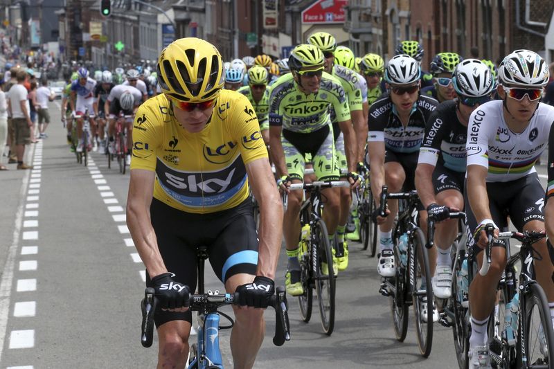 © Reuters. Froome mantiene su ventaja en el Tour y Martin se viste de amarillo