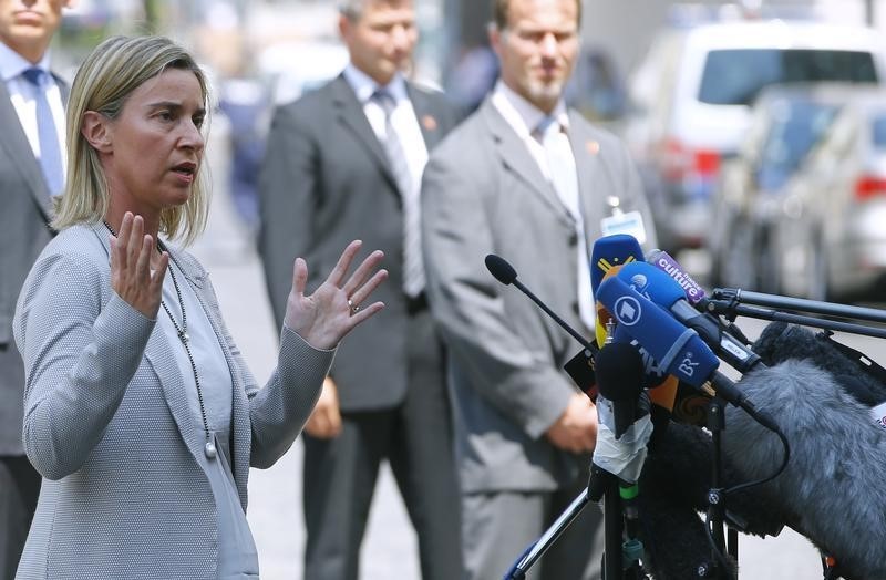 © Reuters. Chefe de Política Externa da União Europeia, Federica Mogherini, fala a jornalistas