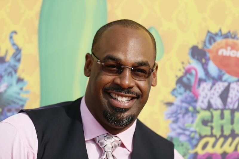 © Reuters. Retired NFL Player Donovan McNabb arrives at the 27th Annual Kids' Choice Awards in Los Angeles
