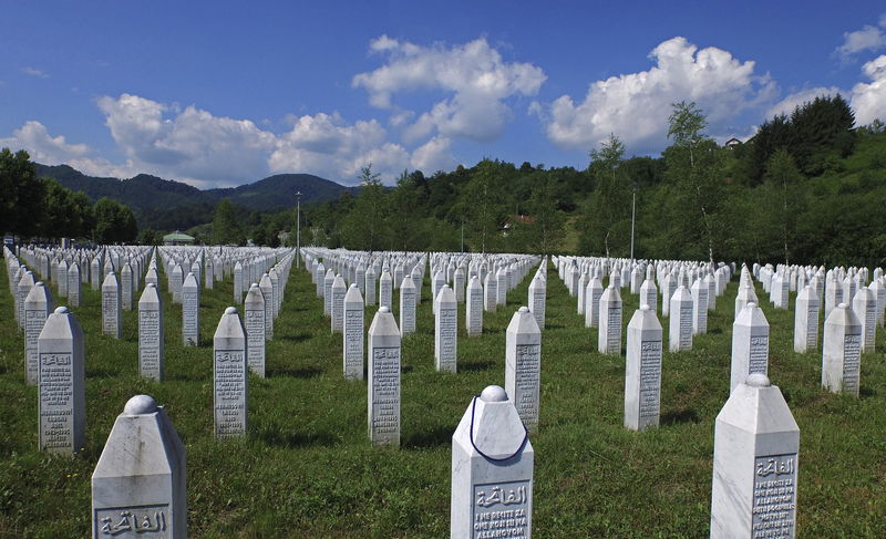 © Reuters. Vista geral do memorial às vítimas do massacre de Srebrenica, em Potocari